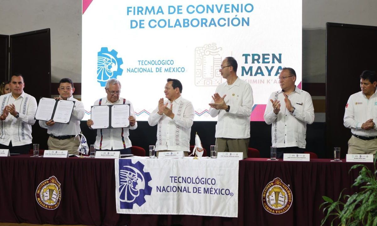 PACTO. Joaquín Díaz Mena asistió a la firma del convenio entre el TecNM y la empresa Tren Maya.