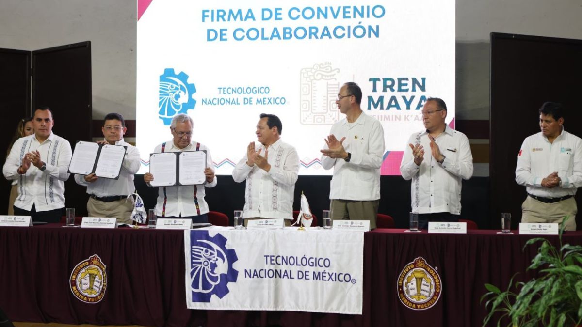 PACTO. Joaquín Díaz Mena asistió a la firma del convenio entre el TecNM y la empresa Tren Maya.