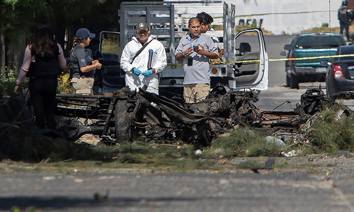 INSEGURIDAD. El autobomba estalló frente a la Dirección General de Seguridad Pública de Acámbaro.