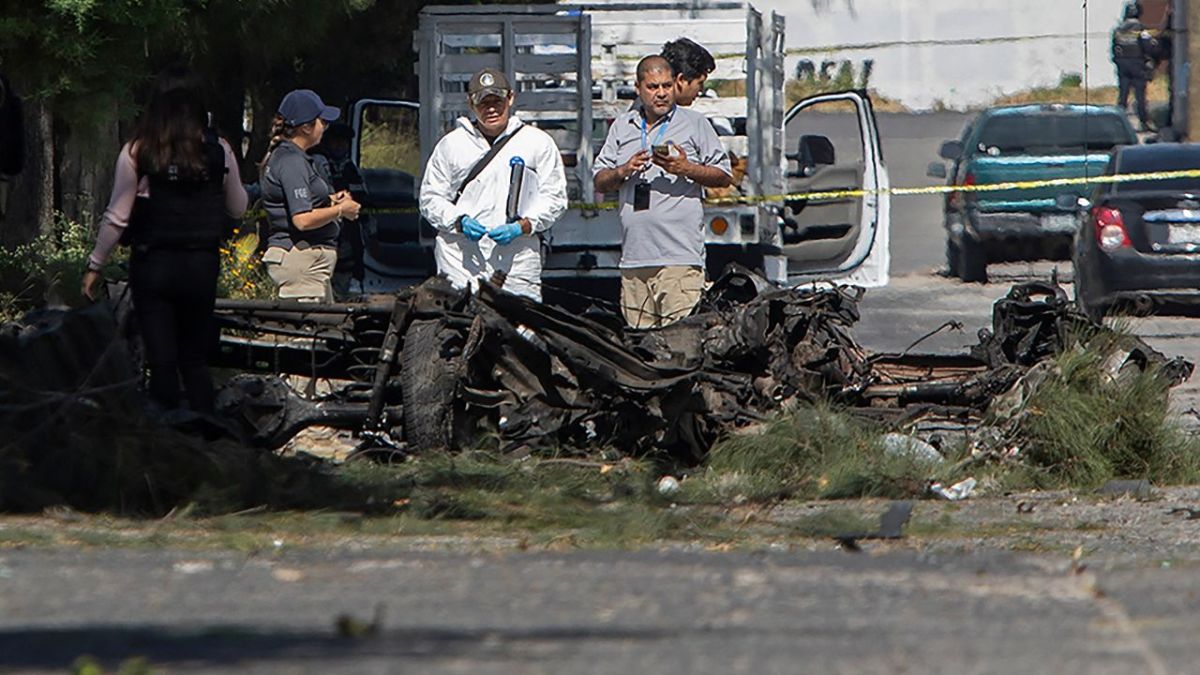 INSEGURIDAD. El autobomba estalló frente a la Dirección General de Seguridad Pública de Acámbaro.