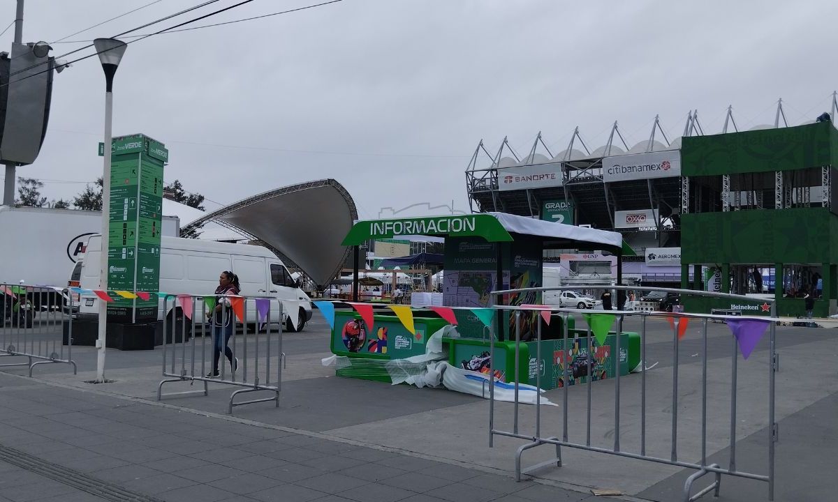 Listos. En los comercios y casas cercanas al Gran Premio de la Ciudad de México, ya están preparados para recibir a los visitantes que busquen un servicio.