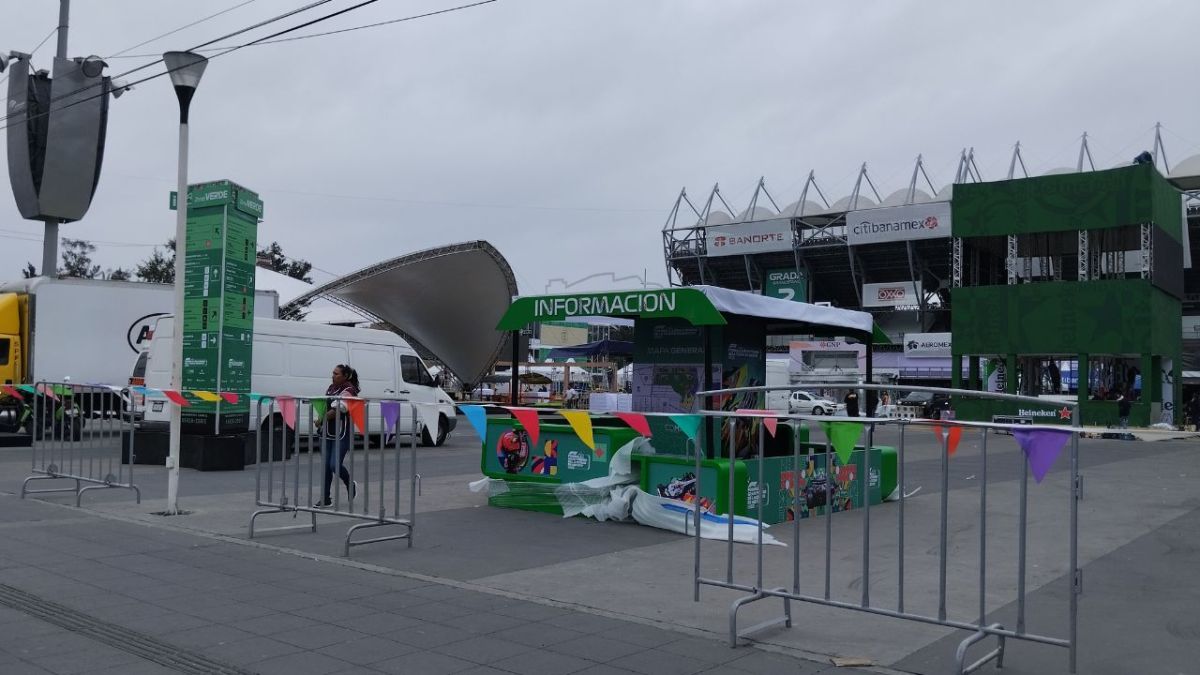 Listos. En los comercios y casas cercanas al Gran Premio de la Ciudad de México, ya están preparados para recibir a los visitantes que busquen un servicio.