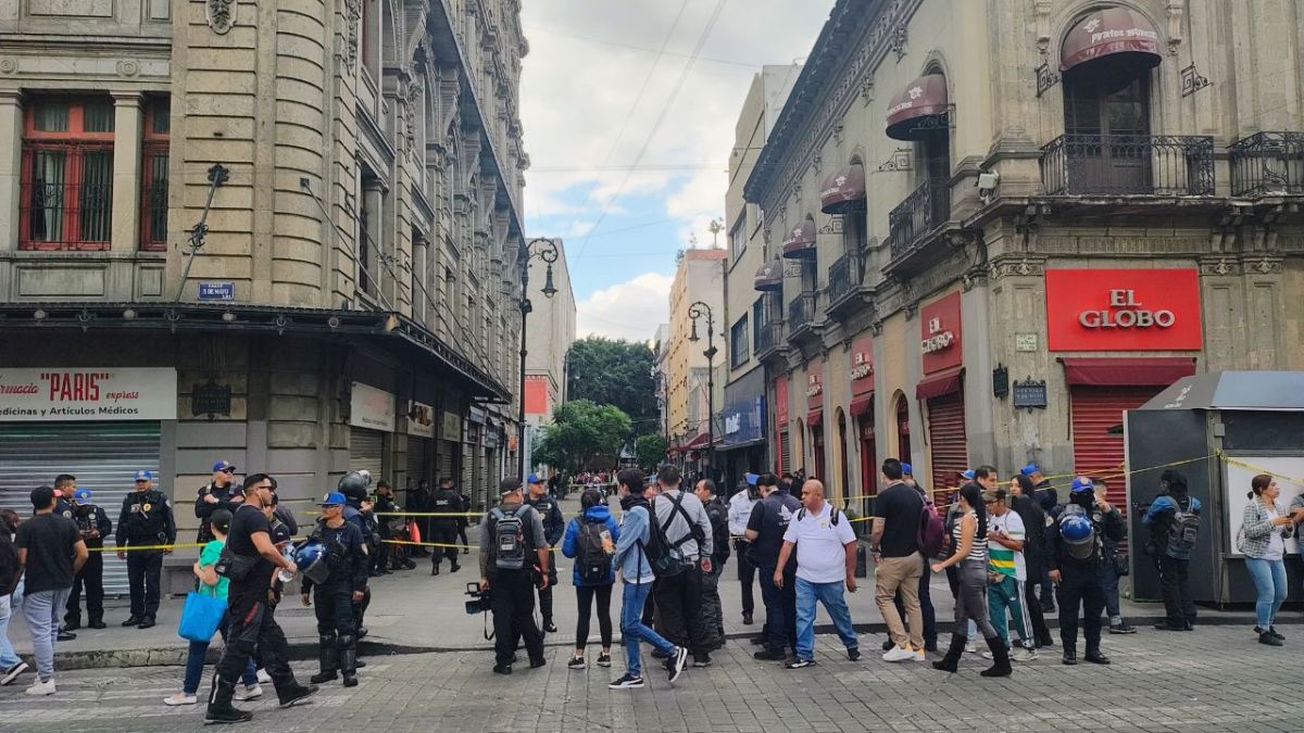 Escena. Policías capitalinos cercaron las calles de Motolinia y 5 de mayo donde fue la agresión a la líder de comerciantes.