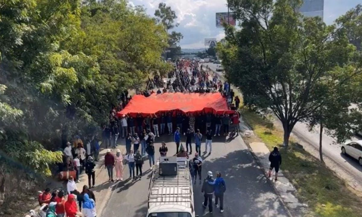 PROTESTA. Cada 15 de octubre los normalistas marchan para conmemorar una supuesta represión en la Escuela Normal “Vasco de Quiroga”.