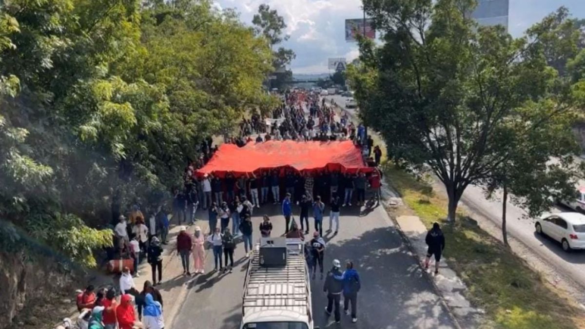 PROTESTA. Cada 15 de octubre los normalistas marchan para conmemorar una supuesta represión en la Escuela Normal “Vasco de Quiroga”.