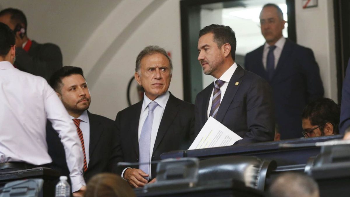 Perfiles. El senador Miguel Ángel Yunes y su hijo pasaron a la historia, tras votar a favor de la reforma judicial, pese a prometer que estarían del lado de la oposición.  