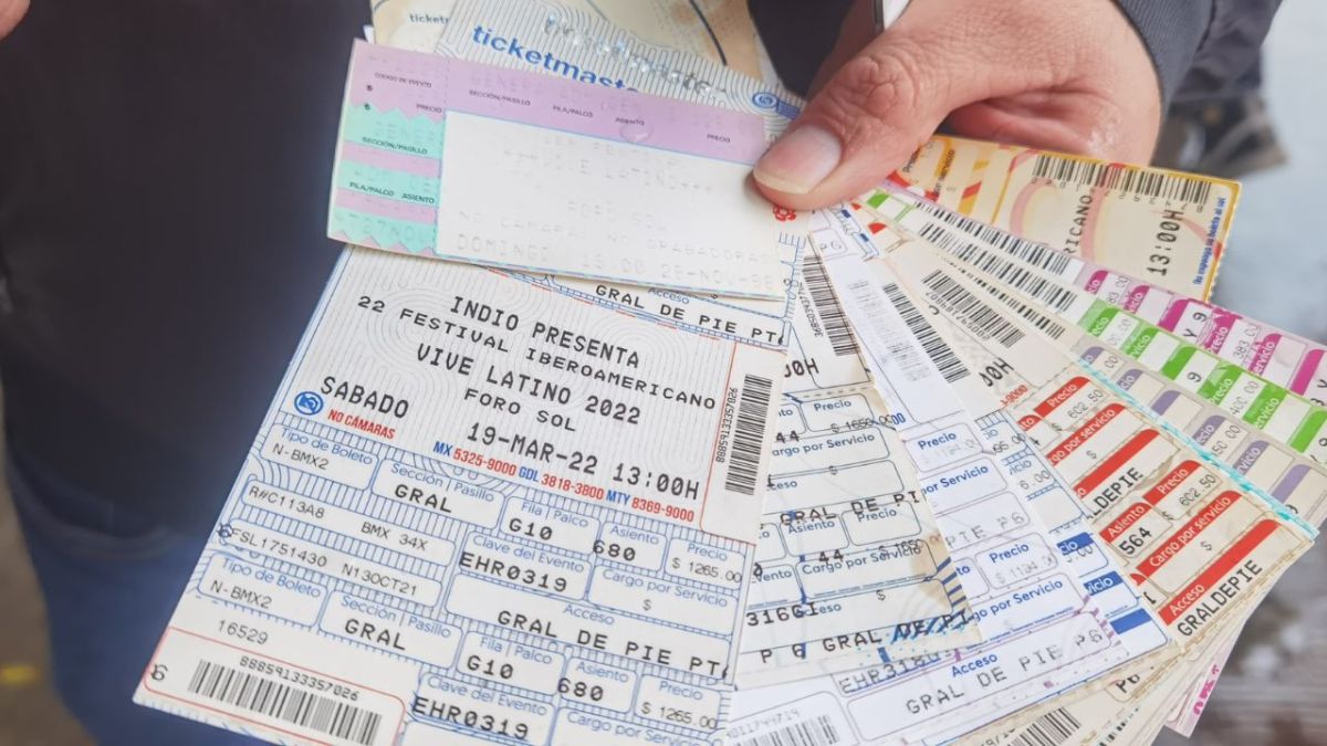 Vive Latino, hizo ver la fuerza que este tiene como tradición en muchas personas, que a pesar de la lluvia, se hicieron presentes en el Palacio de los Deportes