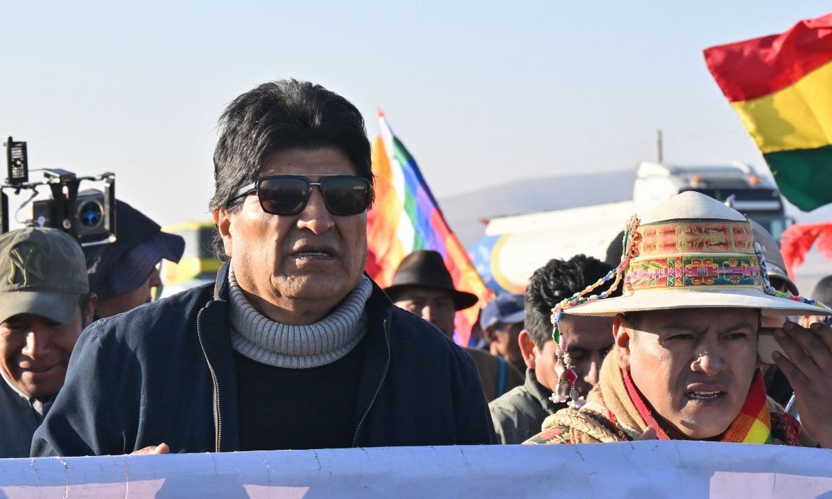 "Denuncio de manera urgente que agentes de élite del Estado Boliviano atentaron contra mi vida el día de hoy (domingo)" - Evo Morales, expresidente de Bolivia