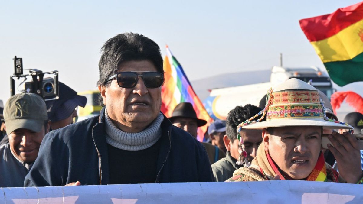 "Denuncio de manera urgente que agentes de élite del Estado Boliviano atentaron contra mi vida el día de hoy (domingo)" - Evo Morales, expresidente de Bolivia