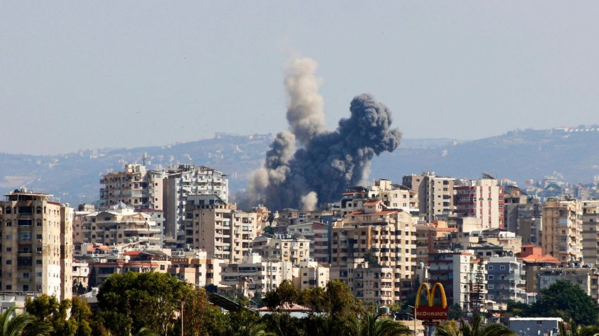 REPRESALIA. Israel continúa bombardeando Gaza y el sur de Líbano en represalia a los ataques de Hezbolá y Hamás, intensificando aún más la violencia en la región.