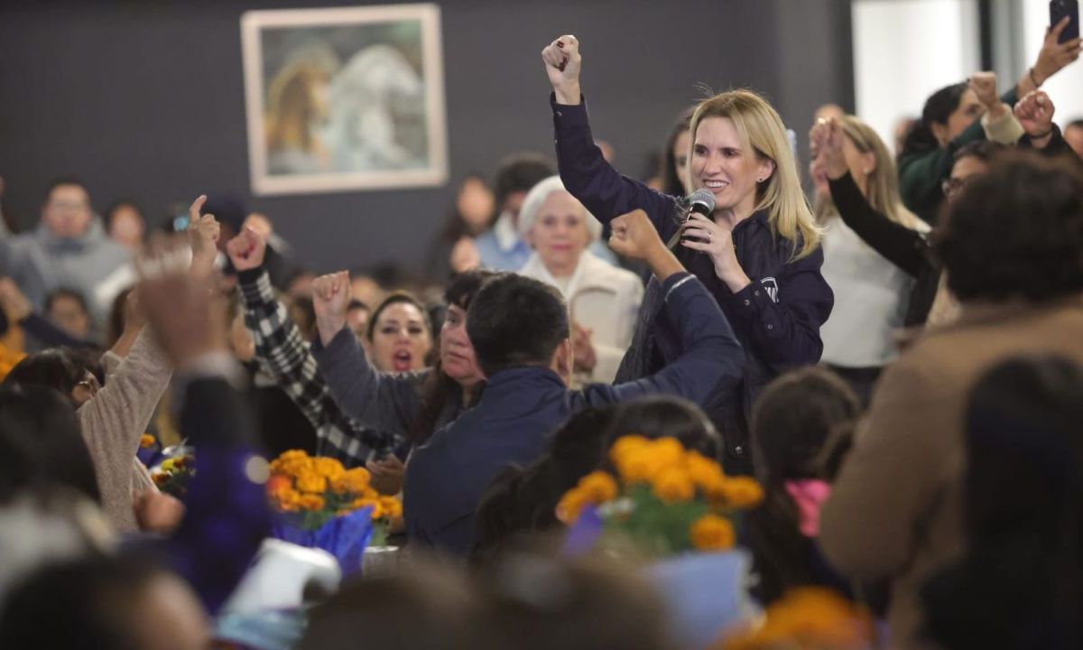 REUNIÓN. La alcaldesa de Huixquilucan, Romina Contreras Carrasco, se reunió con militantes panistas.