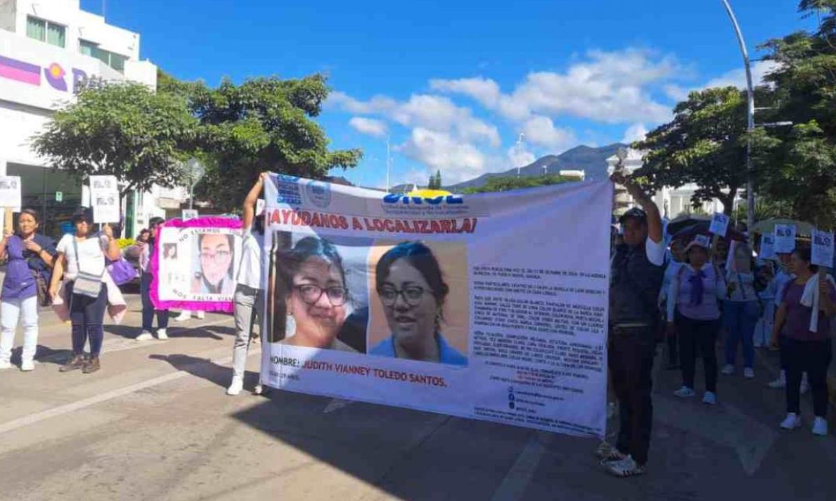 DOLOR. Los manifestantes vistieron ropa blanca y violeta en protesta y esperanza para localizar a Judith.