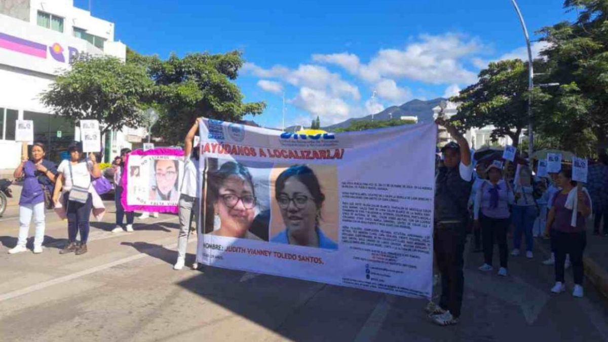 DOLOR. Los manifestantes vistieron ropa blanca y violeta en protesta y esperanza para localizar a Judith.