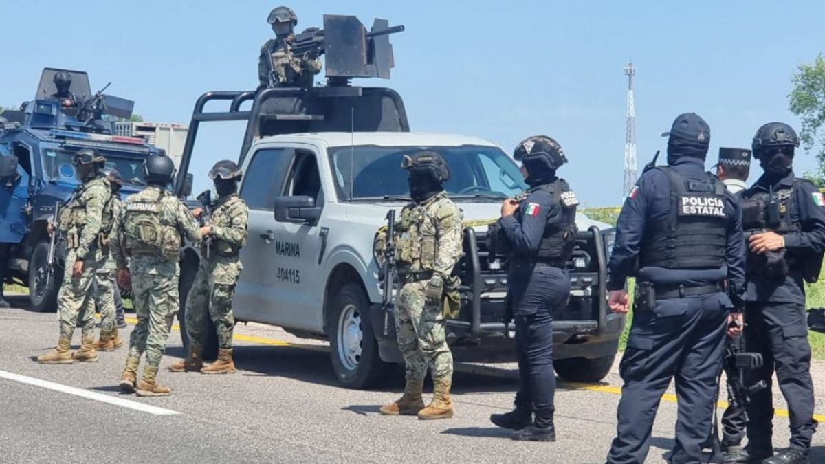 SALDO. Los militares heridos fueron llevados al hospital del ISSSTE, pero uno llegó muerto.