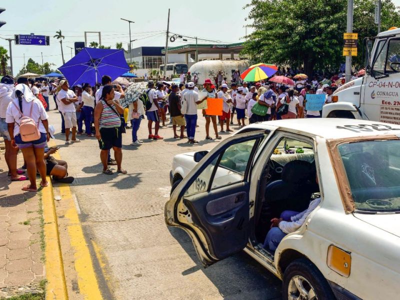 Protestan damnificados de John; acusan olvido  