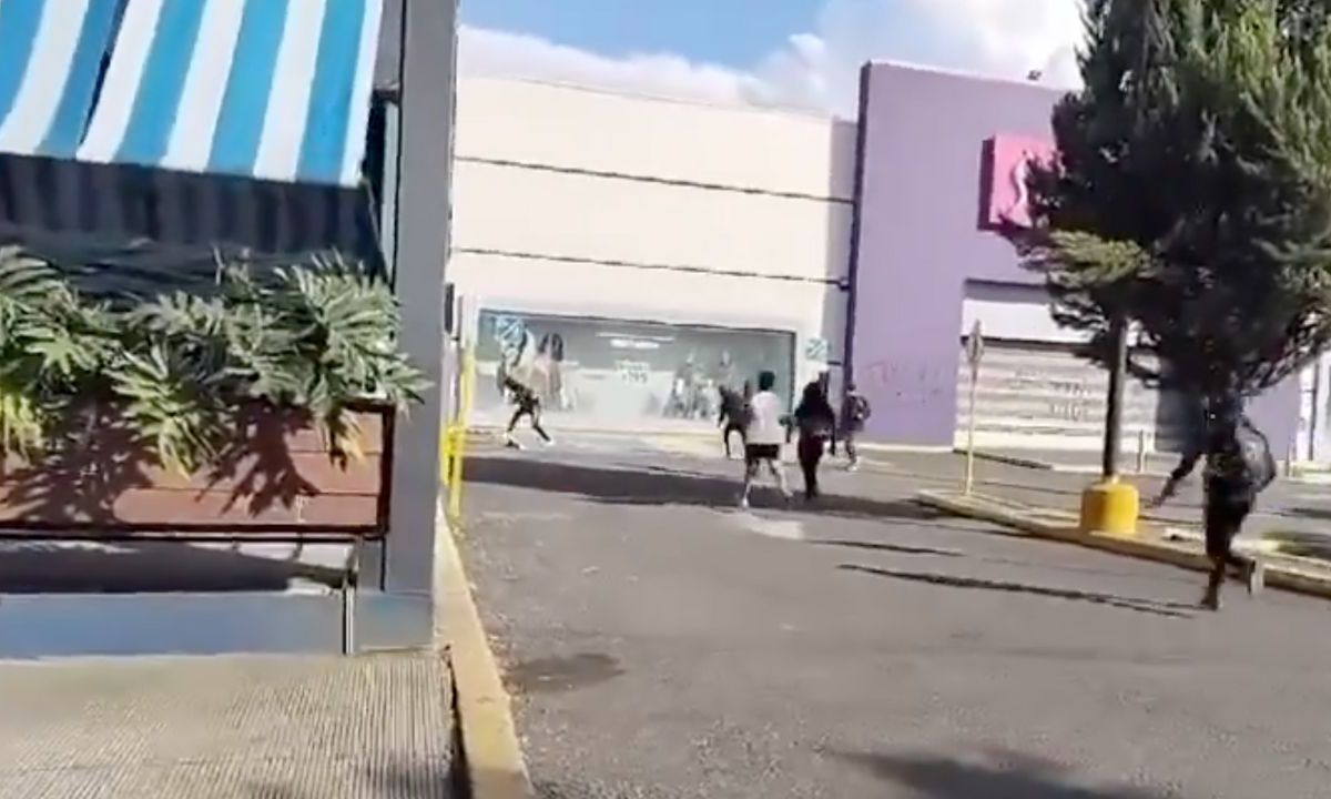 CAOS. Por segundo día consecutivo, los supuestos normalistas protestaron en la capital de Michoacán; exigen liberar a dos de sus compañeros.