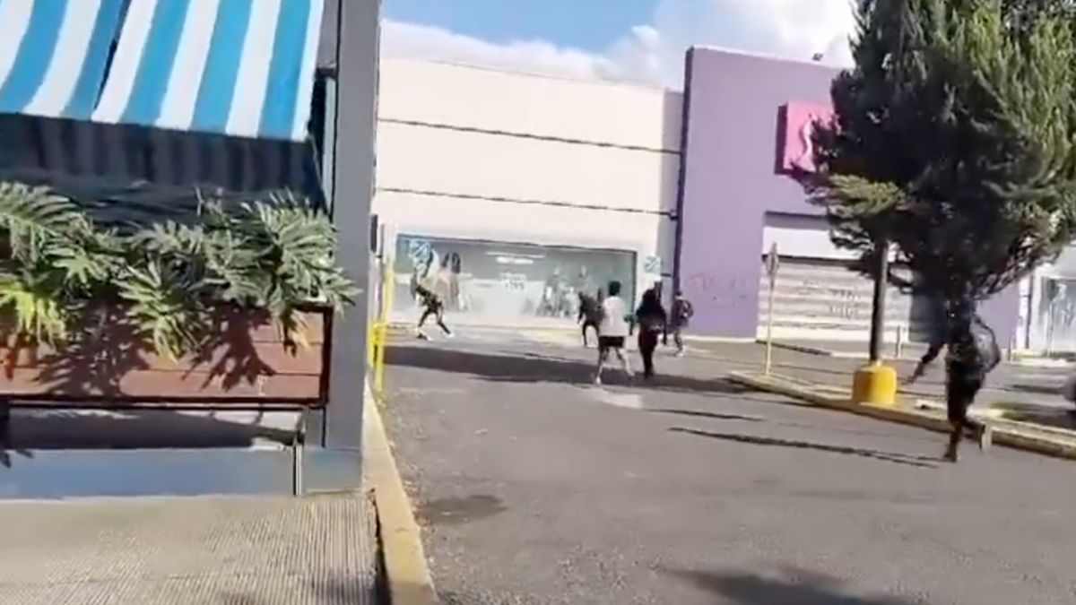 CAOS. Por segundo día consecutivo, los supuestos normalistas protestaron en la capital de Michoacán; exigen liberar a dos de sus compañeros.