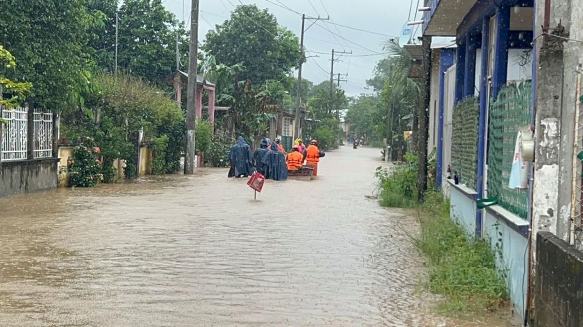 ALERTA. Siguen los estragos por los remanentes de la tormenta tropical en estados como Oaxaca, Veracruz y Quintana Roo.