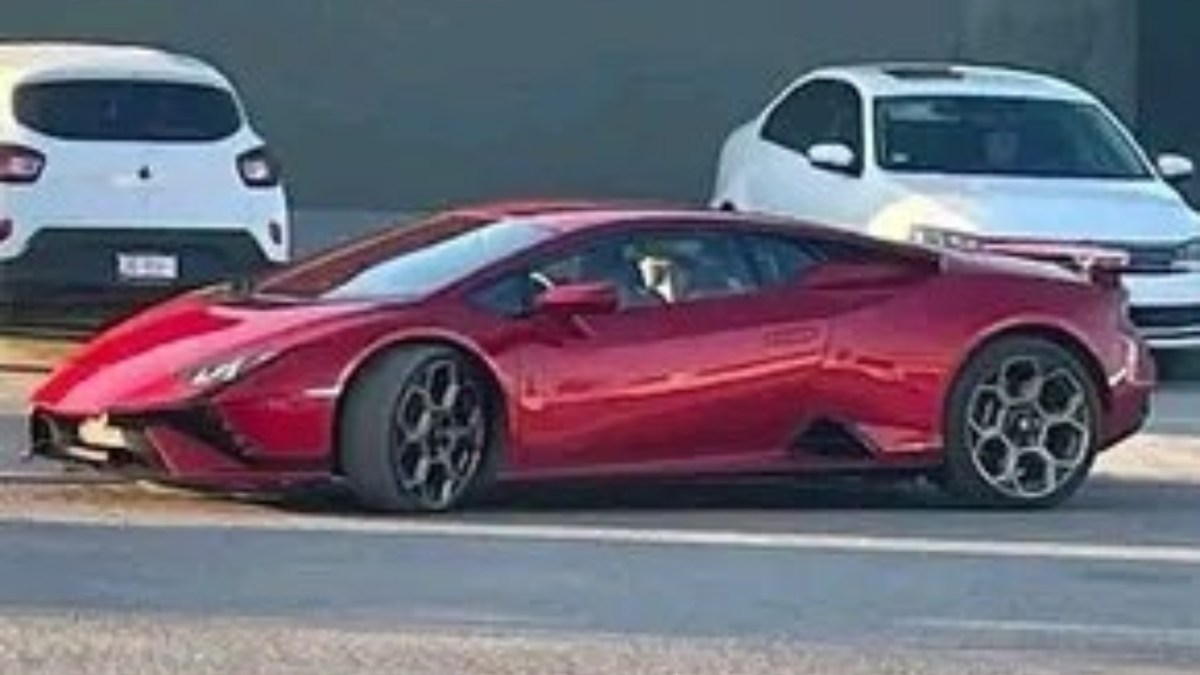 Antonio Flores y su lamborgini