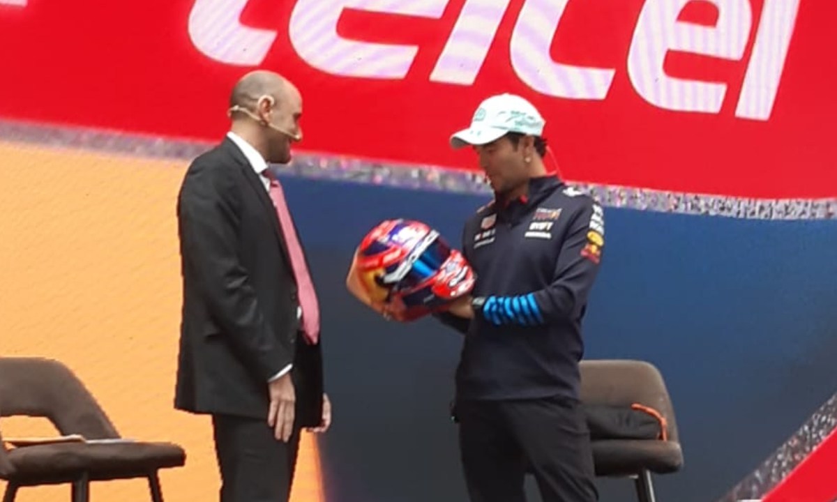 El casco especial que usará el checo perez es inspirado en la lucha libre