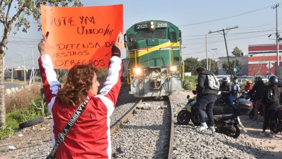 CIERRAN VIALIDADES EN ECATEPEC