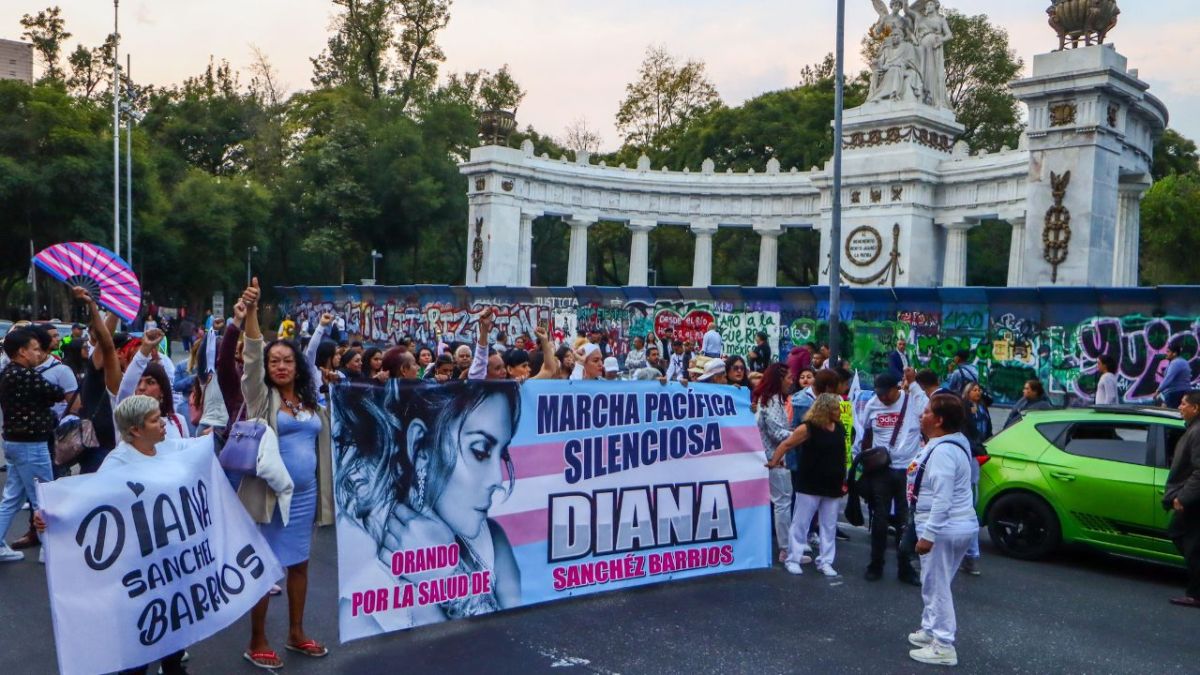 Al grito de “aquí está la resistencia trans”, integrantes de la comunidad LGBT+ realizaron una marcha por el ataque a Diana Sánchez Barrios.