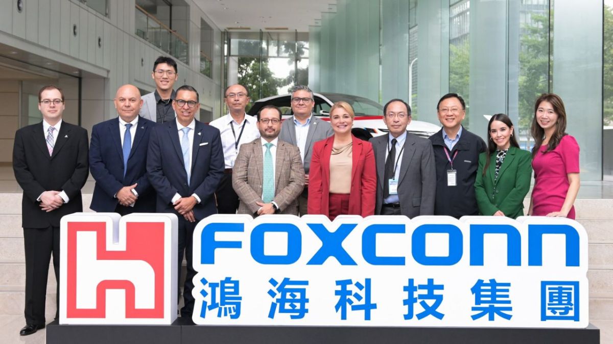 Maru Campos con el CEO de Foxxcon en Taiwán.