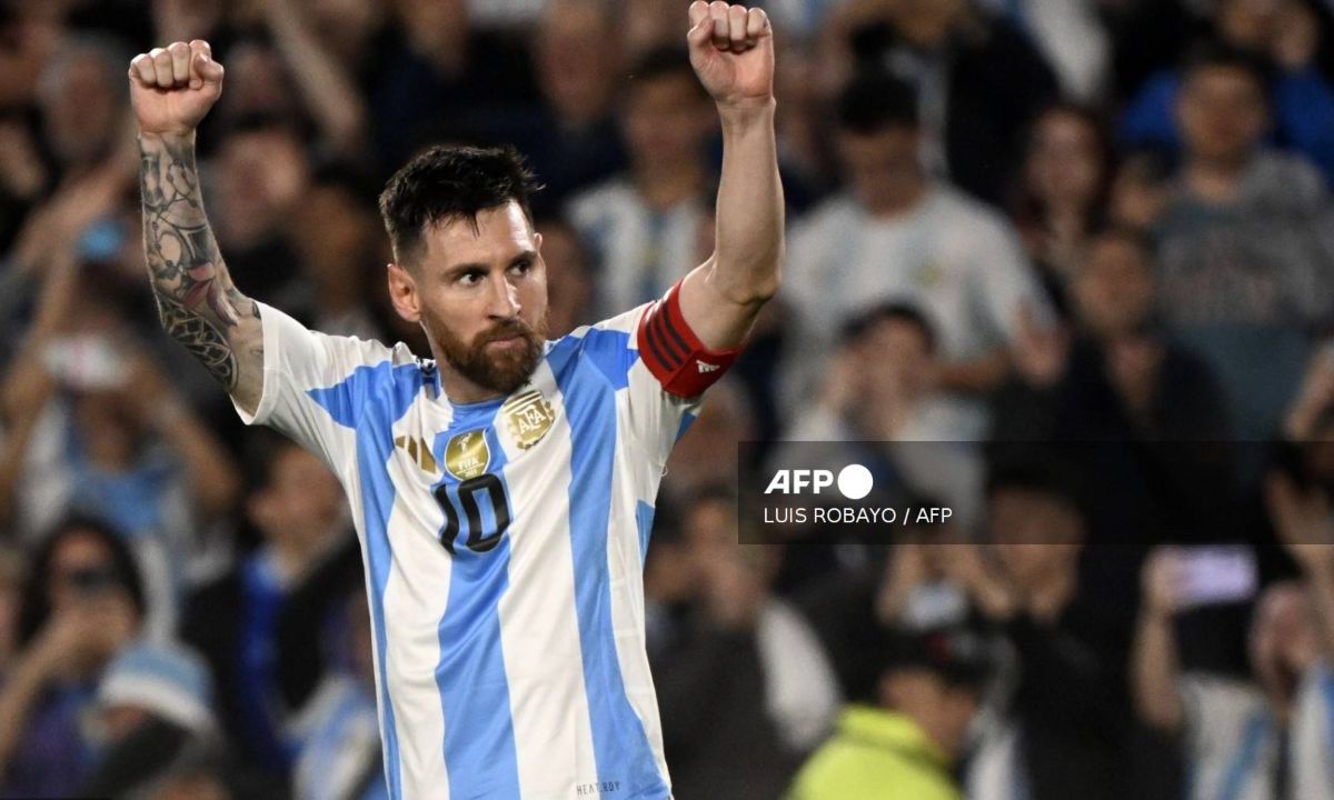 Con un triplete, Lionel Messi dio una lección de futbol este martes, llevando de la mano a una Argentina que apabulló 6-0 a Bolivia