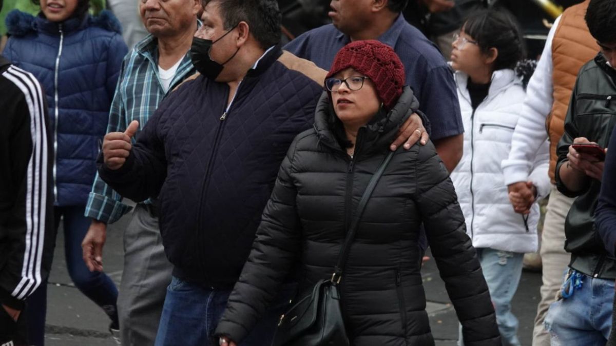 Personas abrigadas por la llegada del Frente Frío a México.