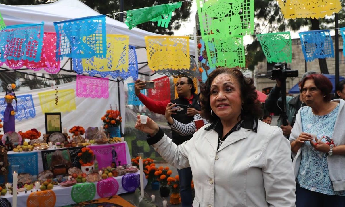 La Alcaldía AO inició los festejos de Día de Muertos en la Plaza San Jacinto, en San Ángel, con la presentación de la tradicional ofrenda.