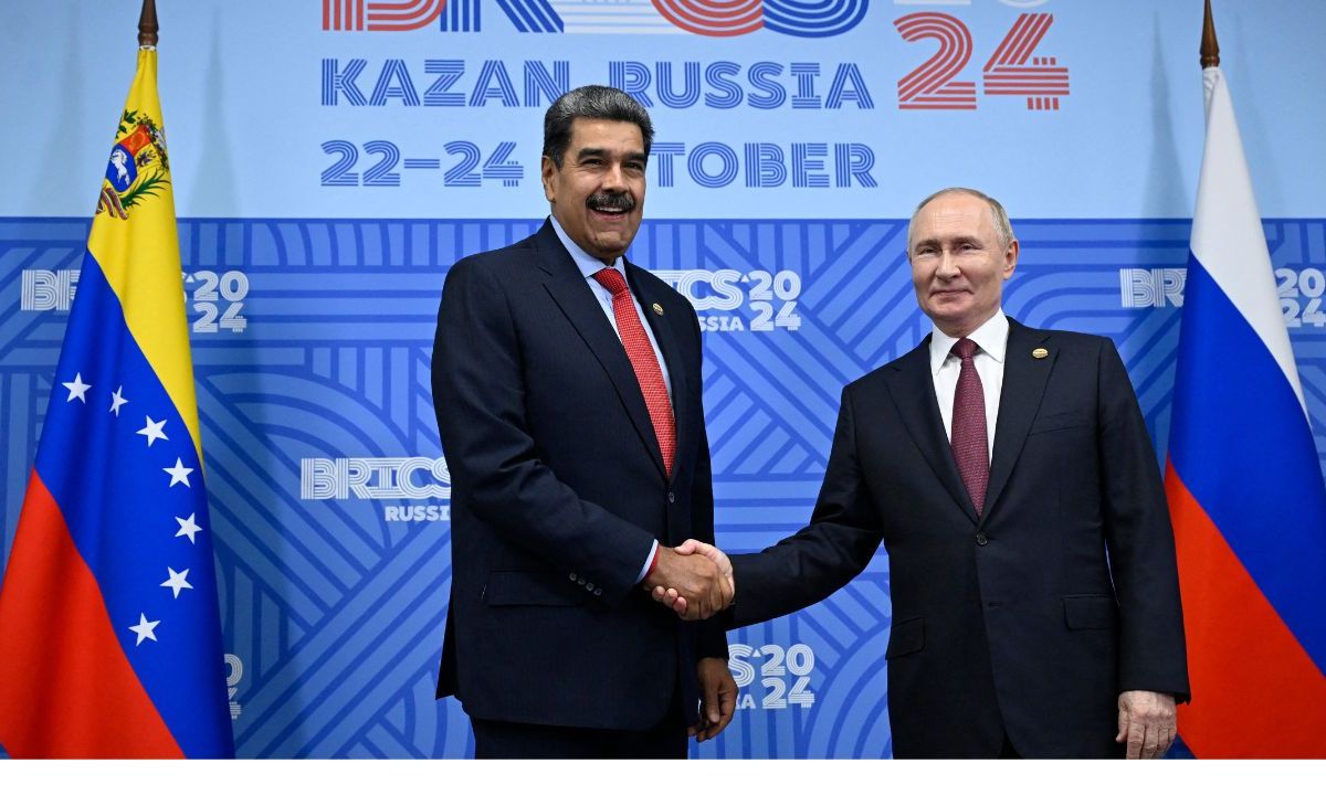 Vladimir Putin, presidente de Rusia y Nicolás Maduro, presidente de Venezuela se reúnen en el KAZAN