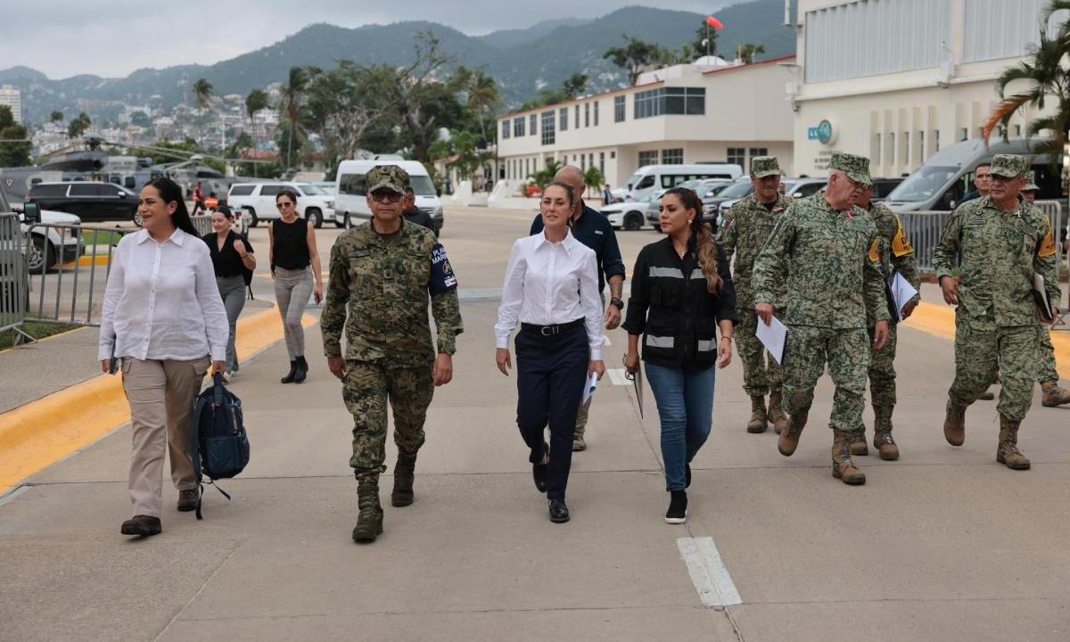 Claudia Sheinbaum Pardo informó que es urgente el abastecimiento de agua potable y el restablecimiento de los caminos en Acapulco