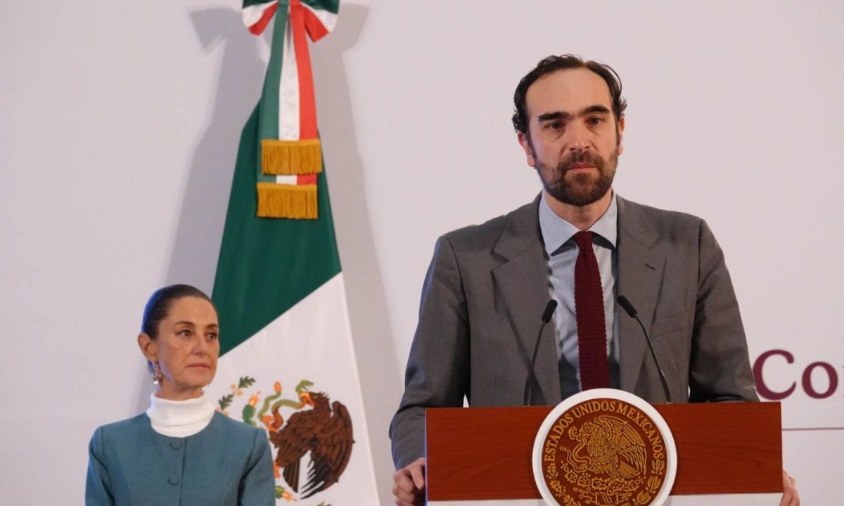 Claudia Sheinbaum en la mañanera del pueblo del 30 de septiembre con el titular Andrés Lajous.