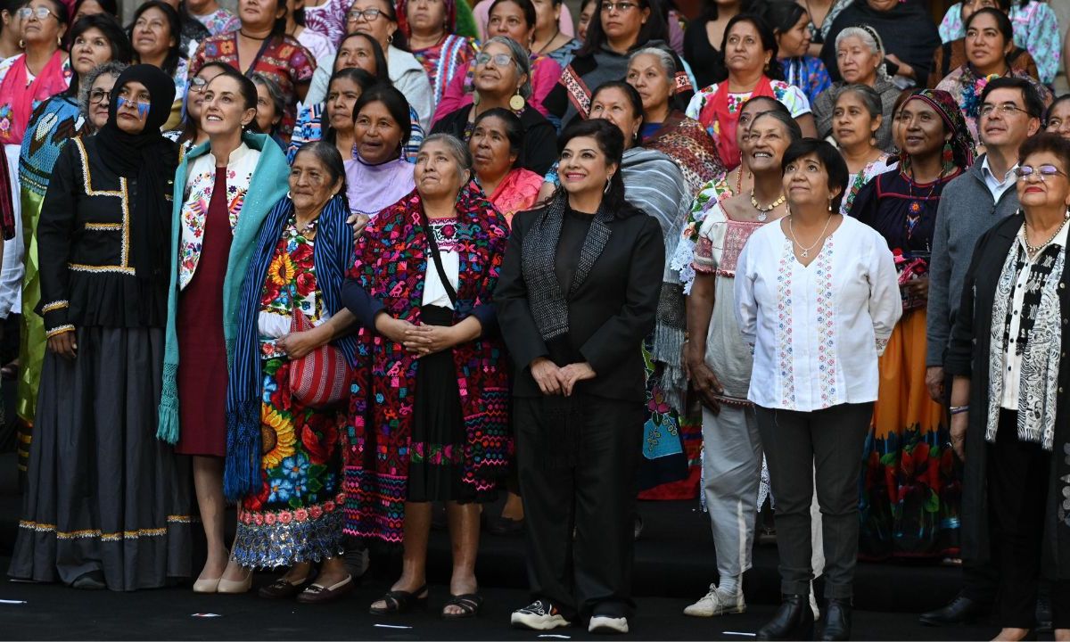 La jefa de Gobierno, Clara Brugada, acompañó a la presidenta de la República, Claudia Sheinbaum, al encuentro con artesanas de la Cuarta Edición de "Original".