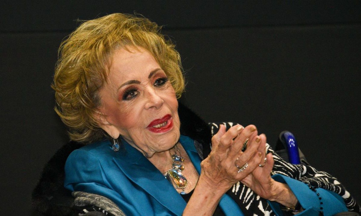 Silvia Pinal seguirá hospitalizada tras descubrirle una nueva bacteria.