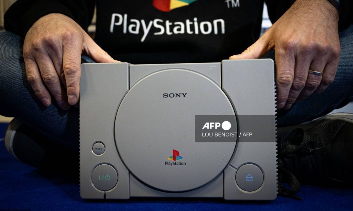 El 3 de diciembre de 1994 salió a la venta en Japón la PlayStation, la primera incursión de Sony en el mercado de los videojuegos.