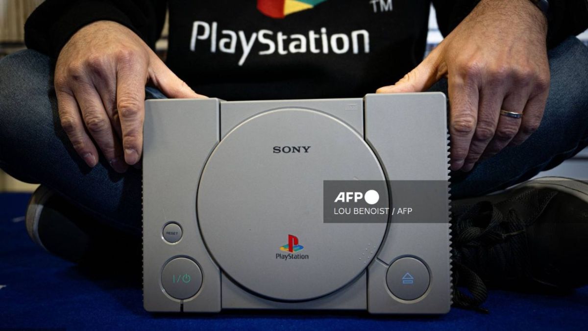 El 3 de diciembre de 1994 salió a la venta en Japón la PlayStation, la primera incursión de Sony en el mercado de los videojuegos.