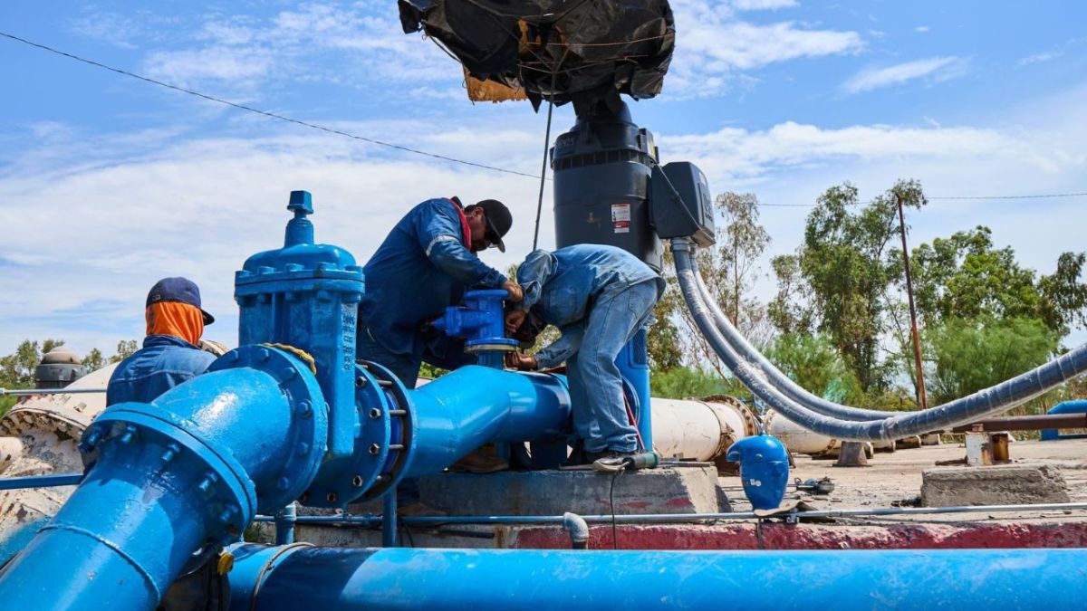 El gobernador Durazo añadió que esta obra tiene una capacidad de conducción de 800 litros por segundo, con lo cual se garantiza agua suficiente para consumo humano