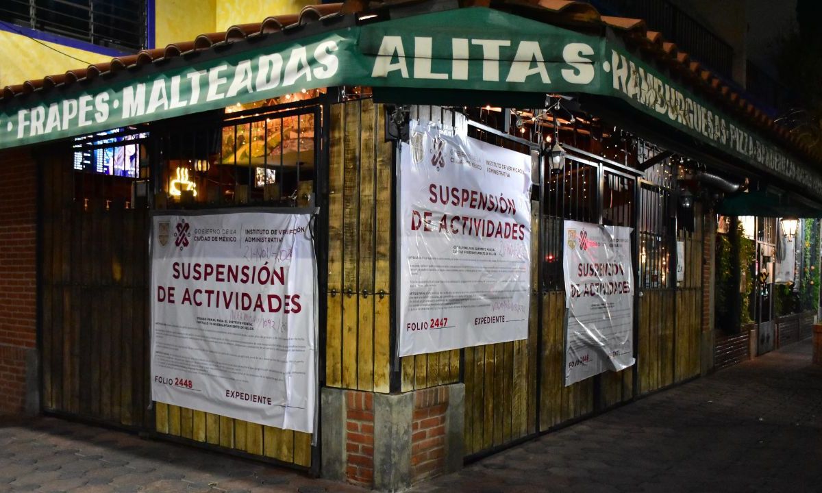 Suspenden cinco establecimientos en Iztapalapa por venta de alcohol