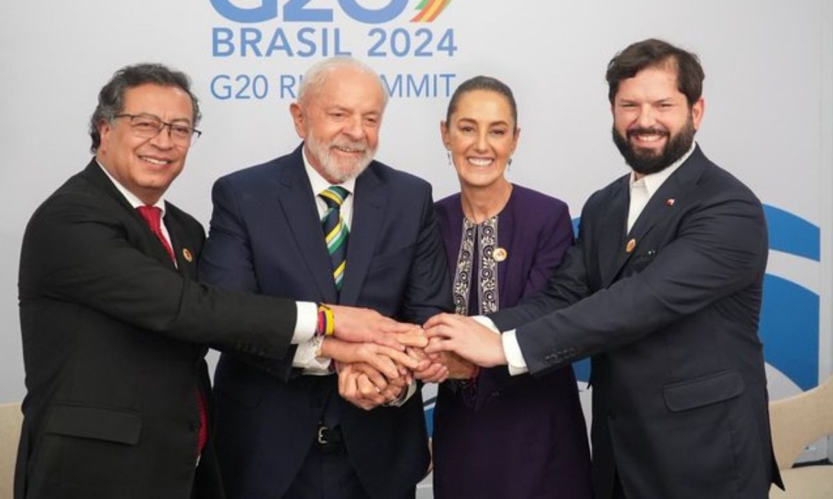 En una foto compartida en redes sociales, Sheinbaum se mostró estrechando las manos al unísono de los mandatarios de Chile, Colombia y Brasil.