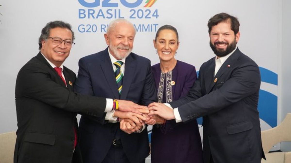 En una foto compartida en redes sociales, Sheinbaum se mostró estrechando las manos al unísono de los mandatarios de Chile, Colombia y Brasil.