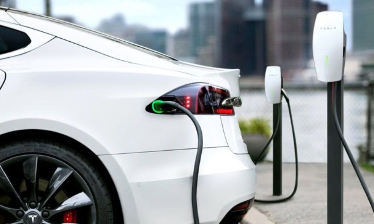 California se alista para políticas de Trump contra autos eléctricos