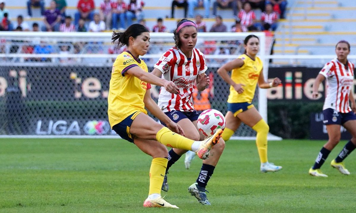 En un encuentro lleno de emociones, Club Guadalajara Femenil sufrió una dura derrota ante las Águilas del América en un partido de Liguilla.