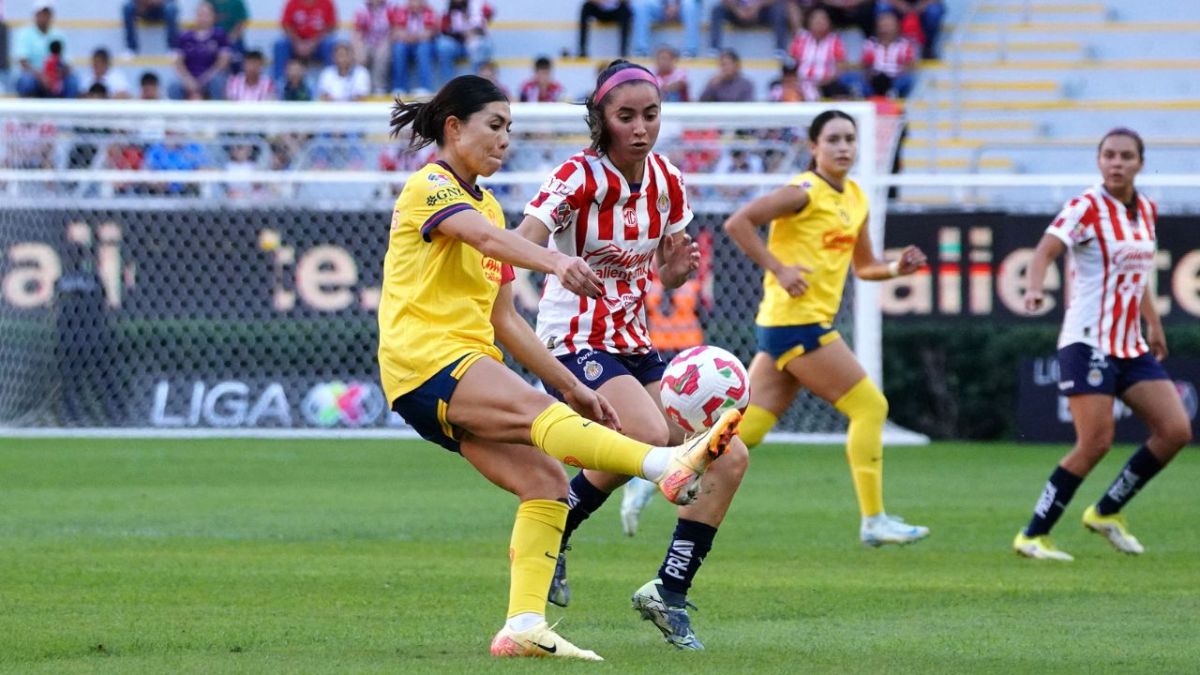 En un encuentro lleno de emociones, Club Guadalajara Femenil sufrió una dura derrota ante las Águilas del América en un partido de Liguilla.