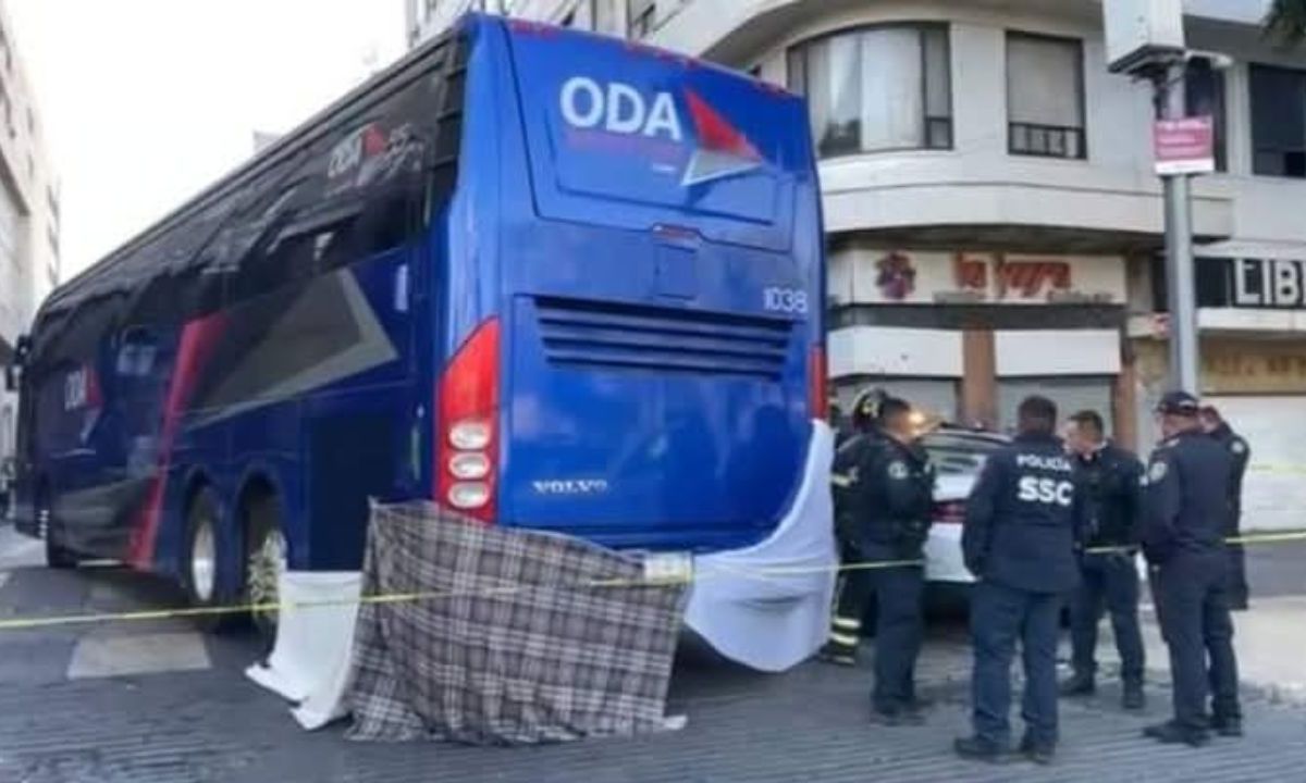 Autobus atropella a peatón en el Centro Histórico.