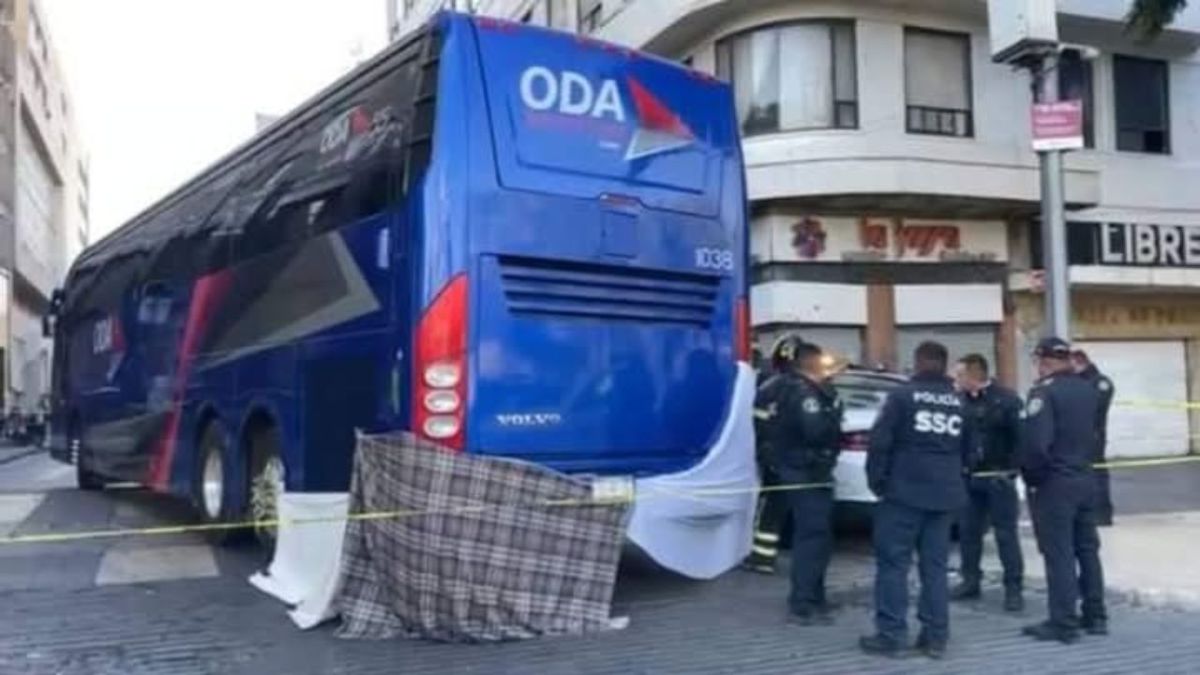 Autobus atropella a peatón en el Centro Histórico.