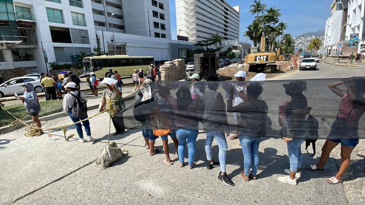 Demandantes exigen al Gobierno mediante bloqueos en Acapulco.