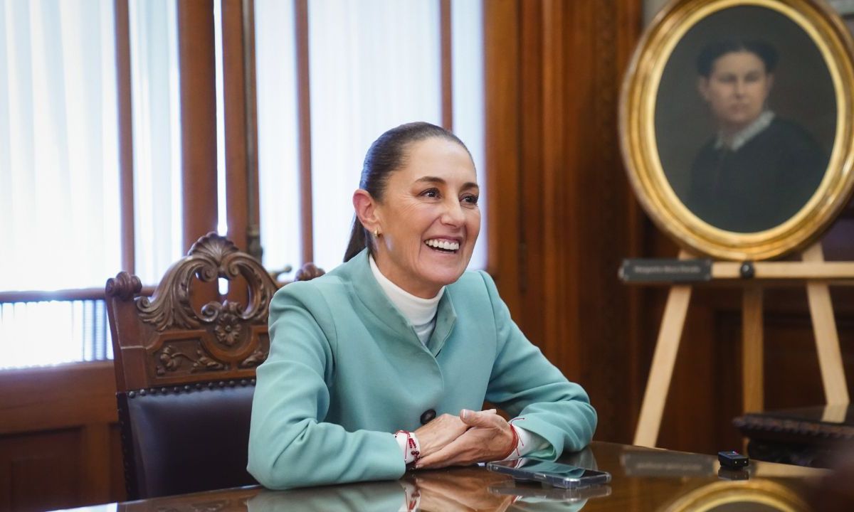 Sheinbaum en llamada telefónica con presidente electo de Uruguay