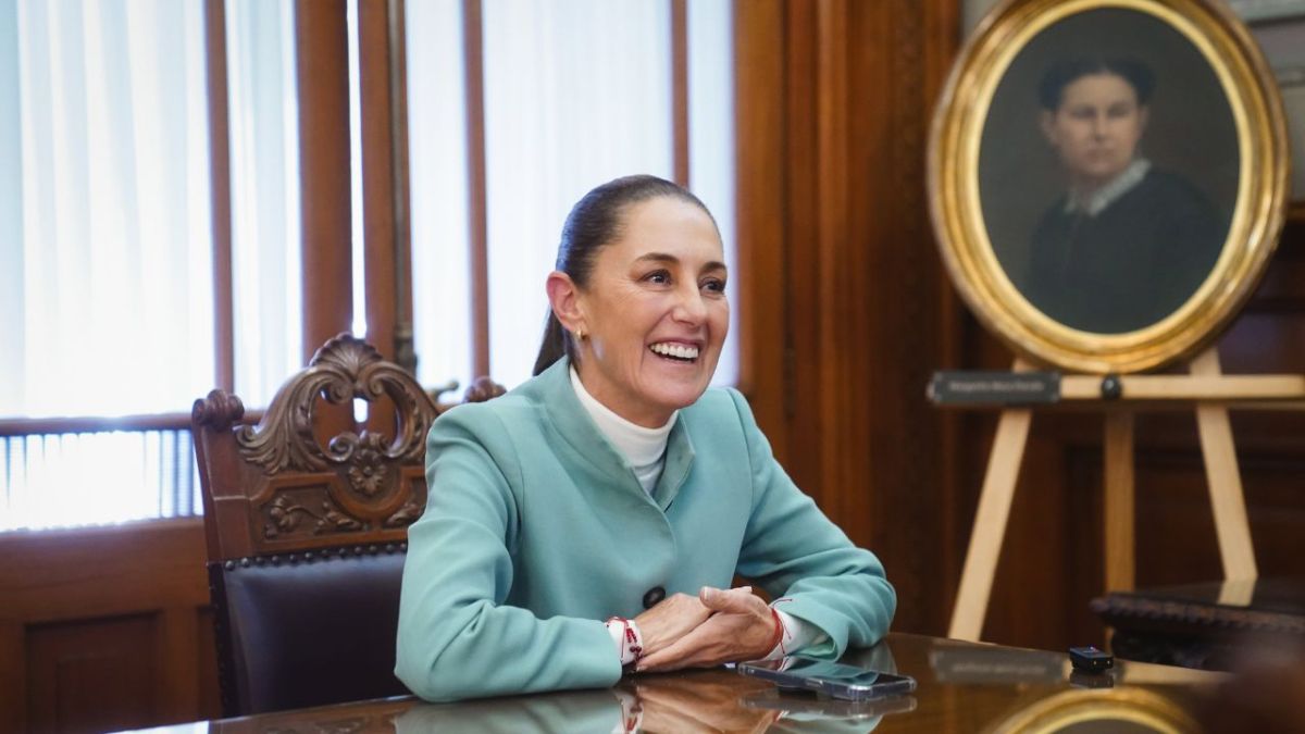 Sheinbaum en llamada telefónica con presidente electo de Uruguay