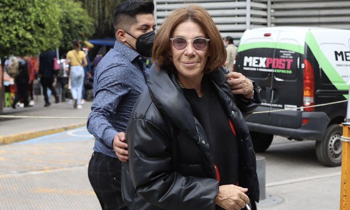 La CNDH arremetió en contra de la escritora Sabina Berman por un artículo sobre Rosario Piedra en el que la llama "falsa progresista".